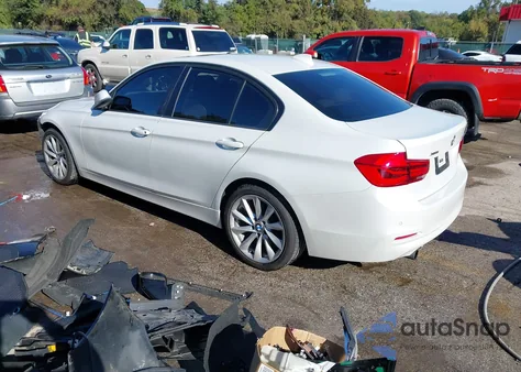 2018 BMW 320I xDrive z USA, uszkodzony, nr VIN WBA8A3C53JA498986